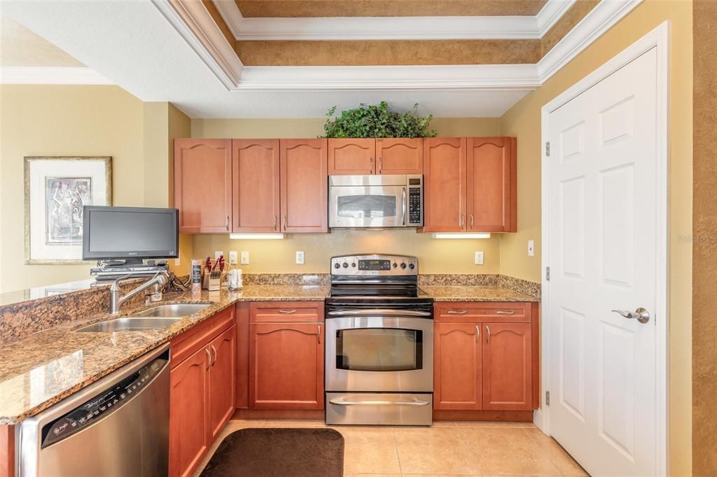 For Sale: $700,000 (3 beds, 3 baths, 2480 Square Feet)