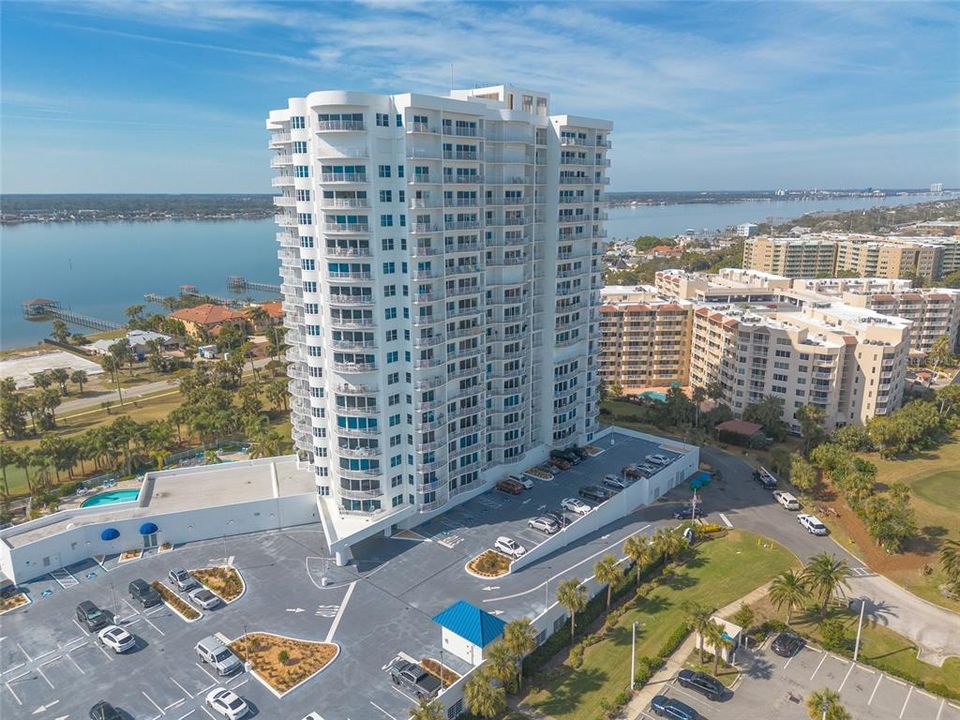 For Sale: $700,000 (3 beds, 3 baths, 2480 Square Feet)