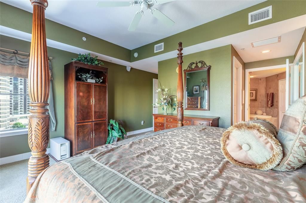 For Sale: $700,000 (3 beds, 3 baths, 2480 Square Feet)