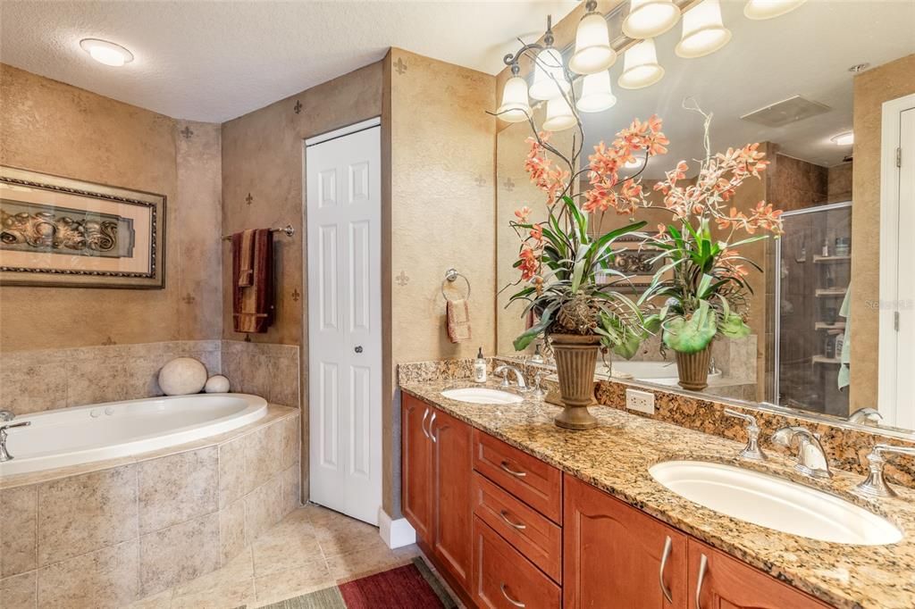 For Sale: $700,000 (3 beds, 3 baths, 2480 Square Feet)