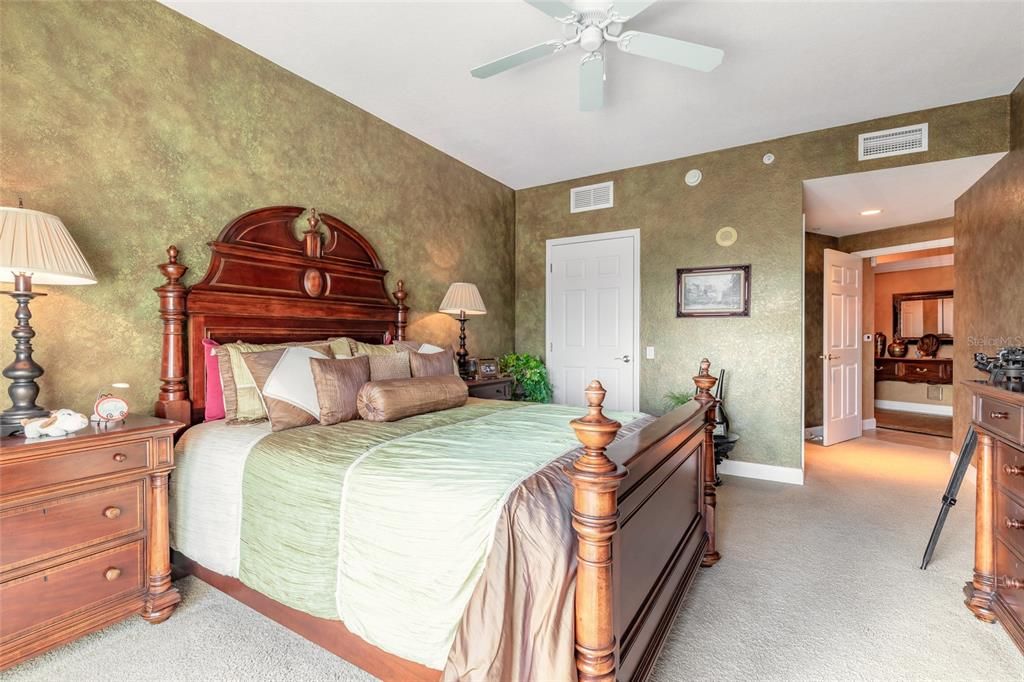 For Sale: $700,000 (3 beds, 3 baths, 2480 Square Feet)