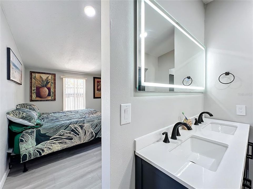 For Sale: $224,900 (2 beds, 2 baths, 1080 Square Feet)