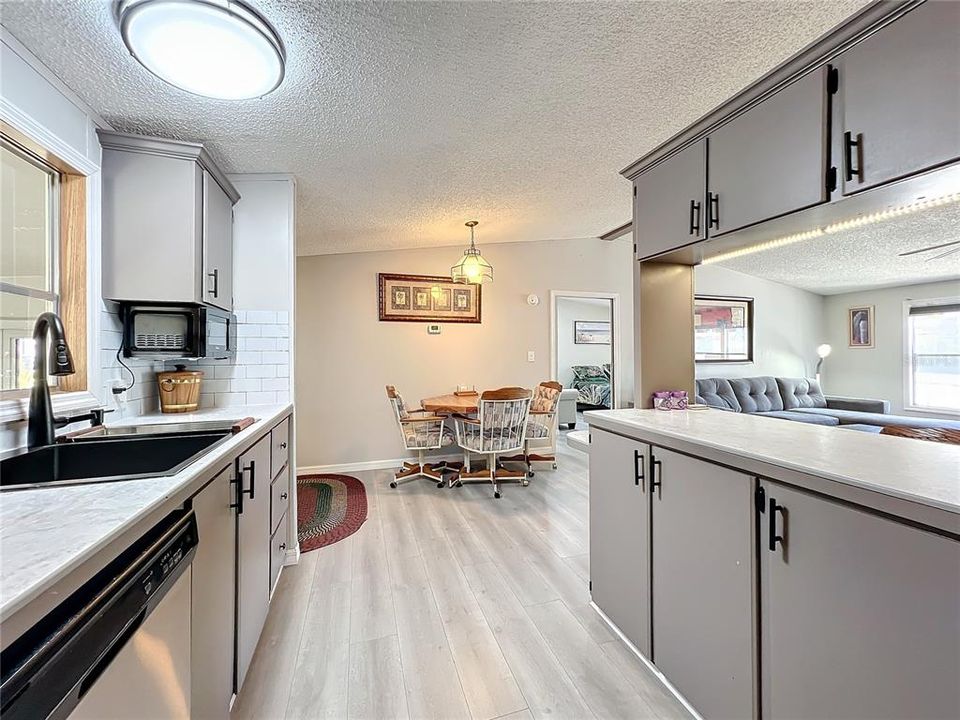 For Sale: $224,900 (2 beds, 2 baths, 1080 Square Feet)