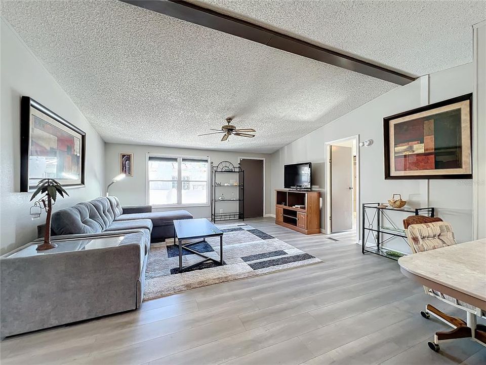 For Sale: $224,900 (2 beds, 2 baths, 1080 Square Feet)