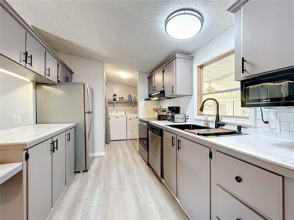 For Sale: $224,900 (2 beds, 2 baths, 1080 Square Feet)