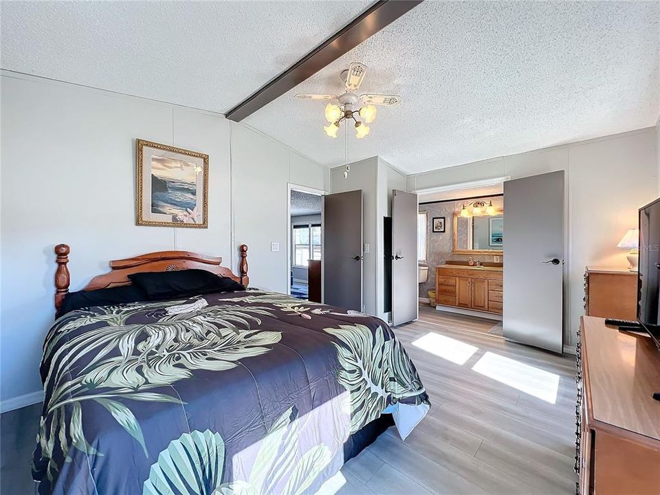 For Sale: $224,900 (2 beds, 2 baths, 1080 Square Feet)