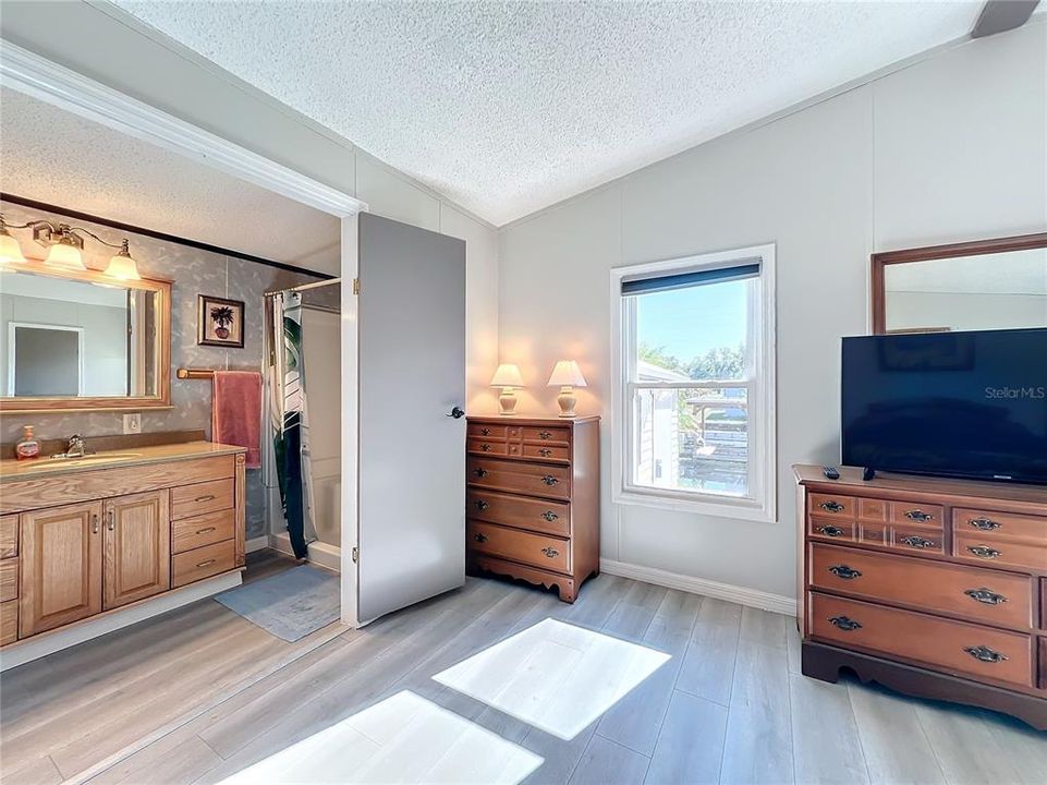 For Sale: $224,900 (2 beds, 2 baths, 1080 Square Feet)