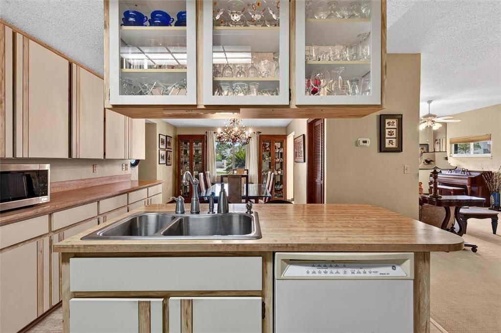 For Sale: $819,900 (3 beds, 2 baths, 1568 Square Feet)