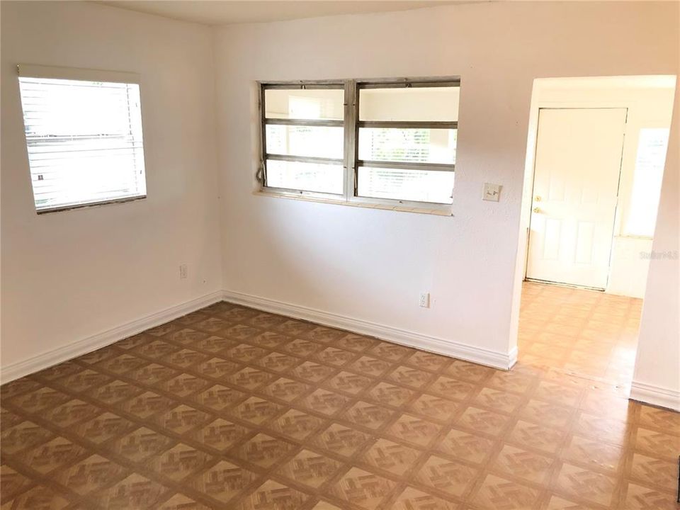For Sale: $224,900 (3 beds, 1 baths, 1056 Square Feet)