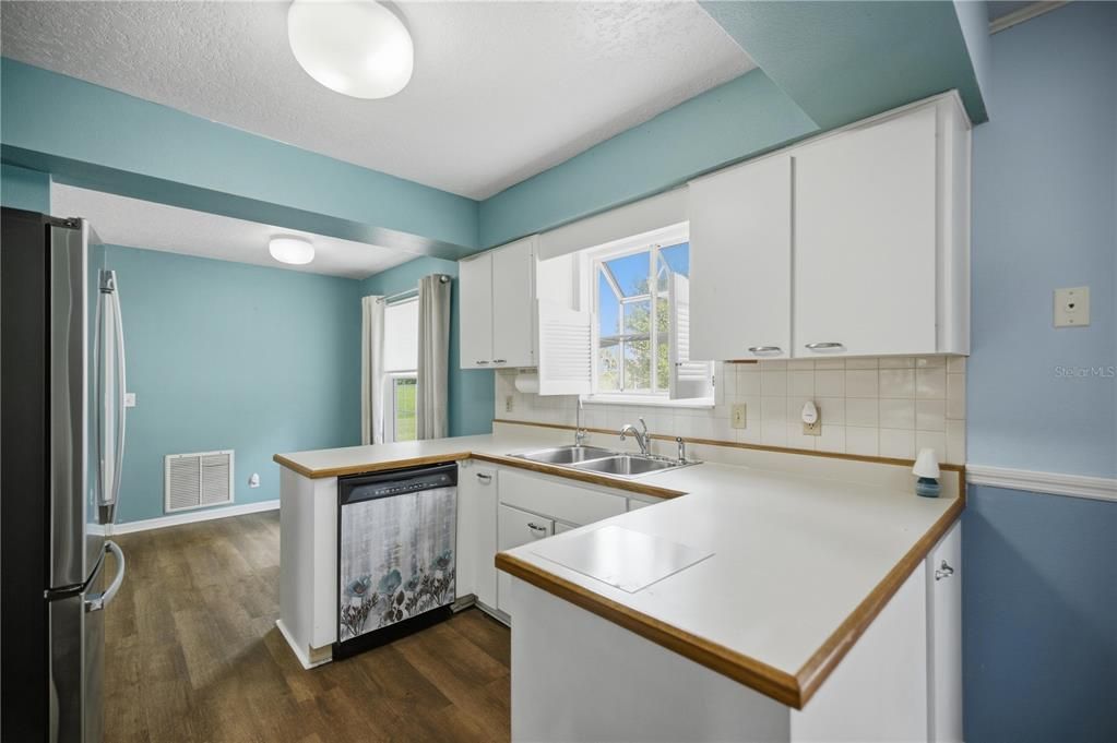 For Sale: $234,900 (2 beds, 2 baths, 1224 Square Feet)