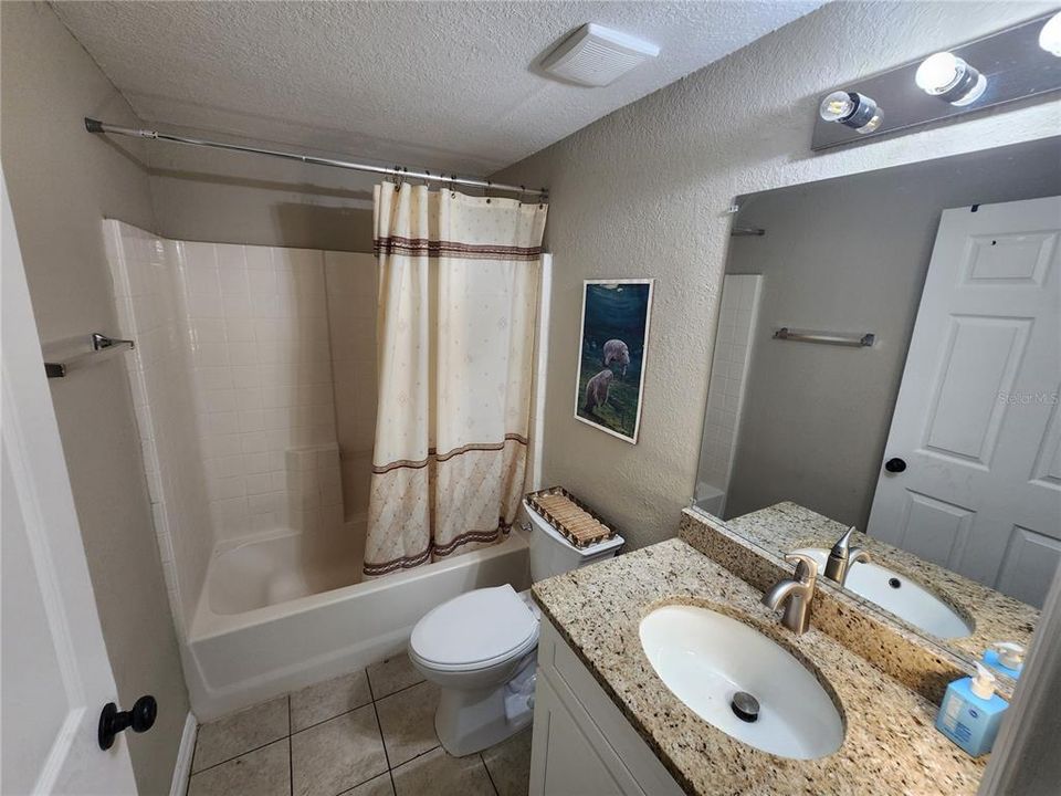 For Rent: $1,700 (4 beds, 1 baths, 1234 Square Feet)