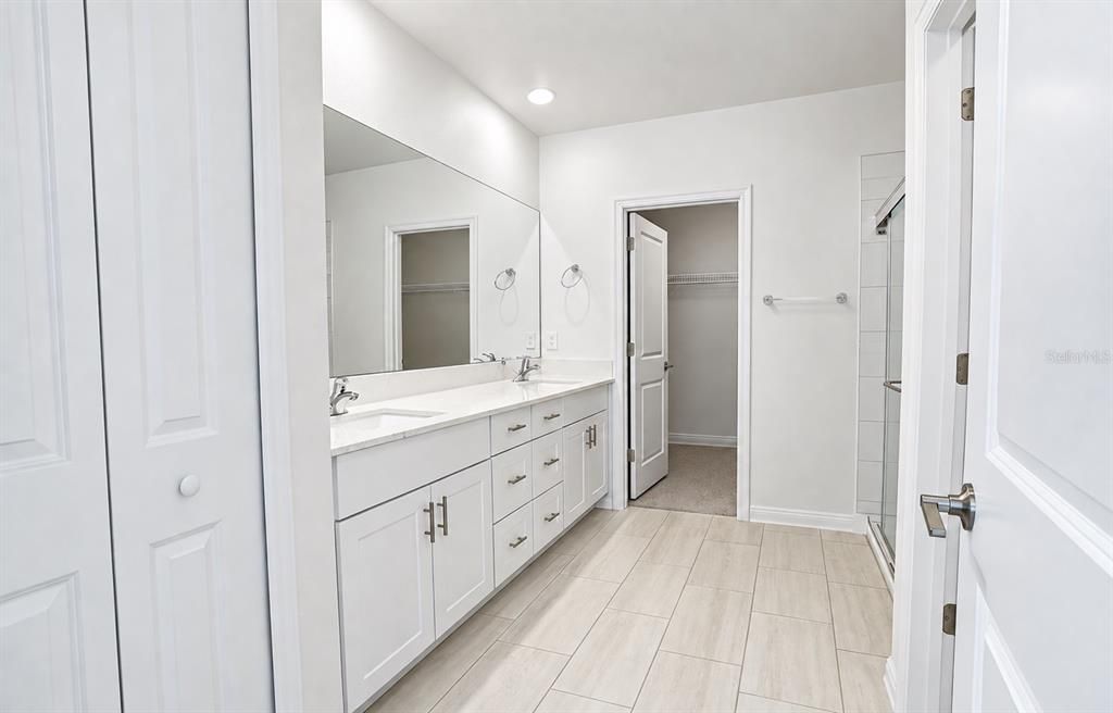For Sale: $499,999 (5 beds, 2 baths, 2896 Square Feet)