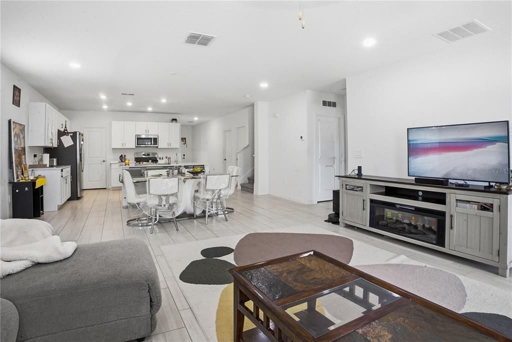 For Sale: $499,999 (5 beds, 2 baths, 2896 Square Feet)