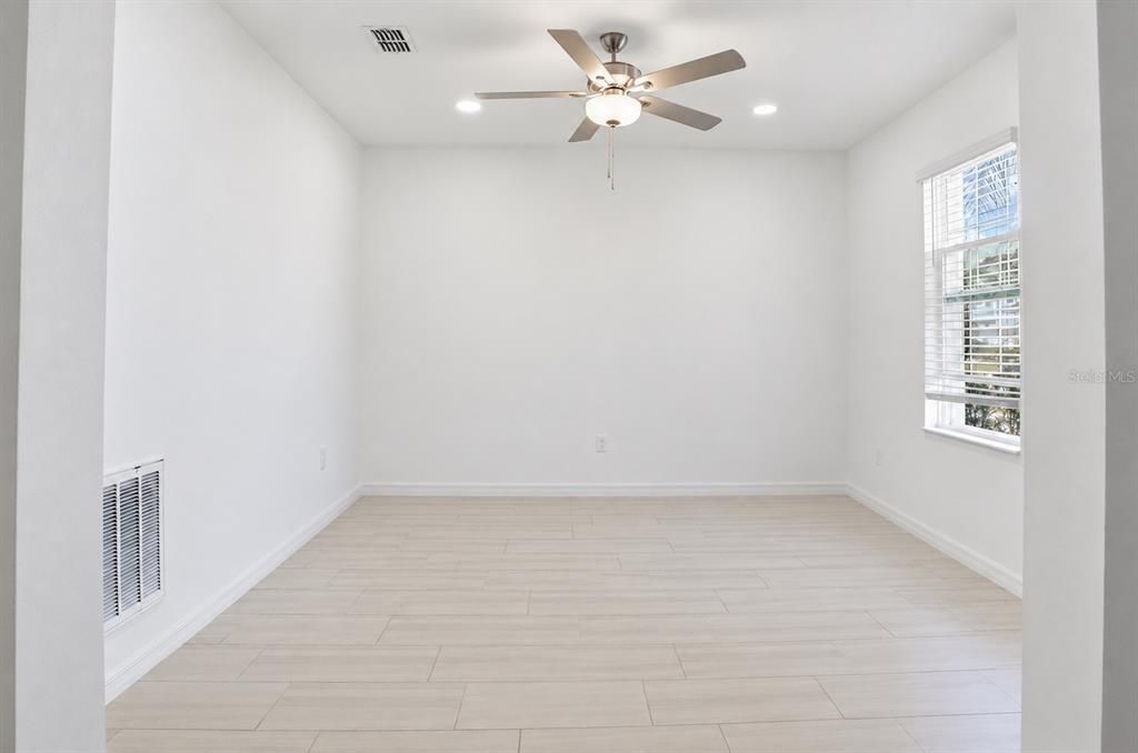 For Sale: $499,999 (5 beds, 2 baths, 2896 Square Feet)