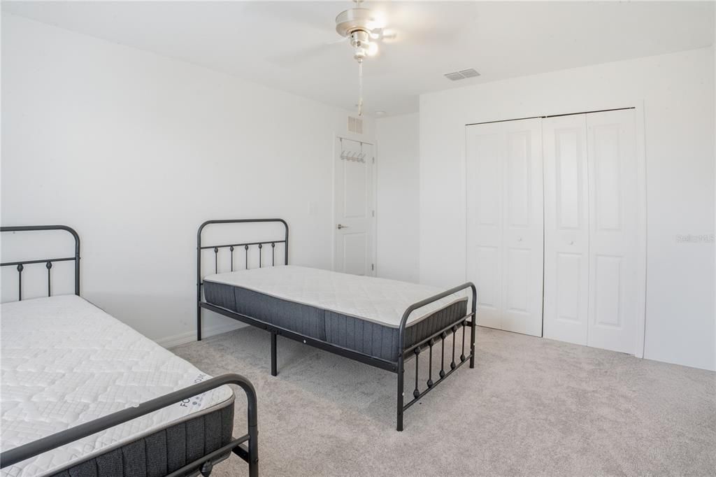 For Sale: $499,999 (5 beds, 2 baths, 2896 Square Feet)