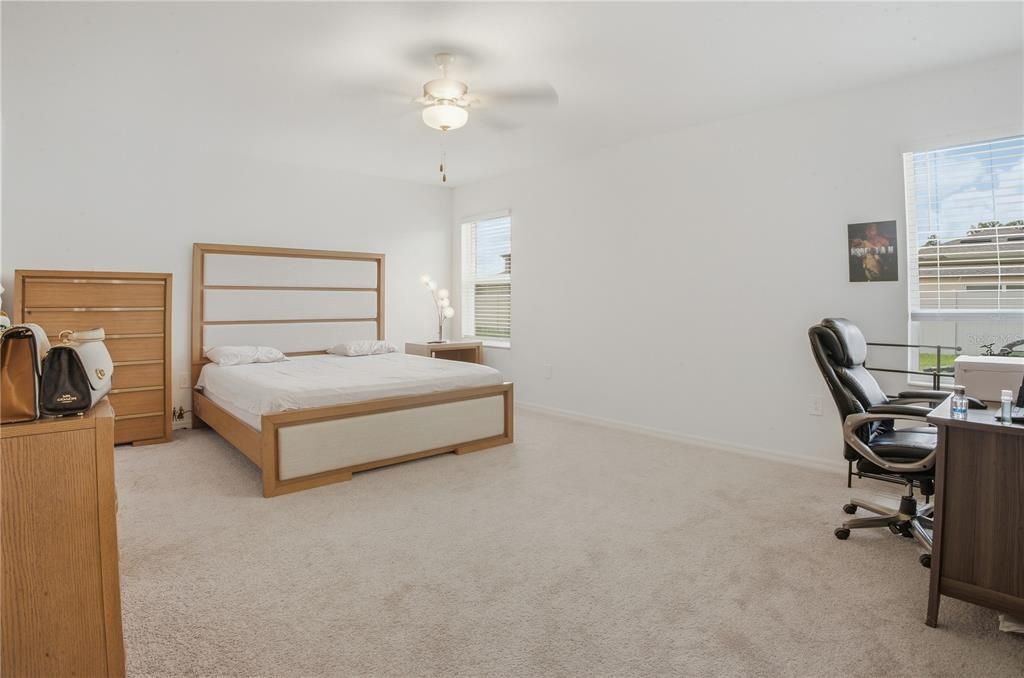 For Sale: $499,999 (5 beds, 2 baths, 2896 Square Feet)