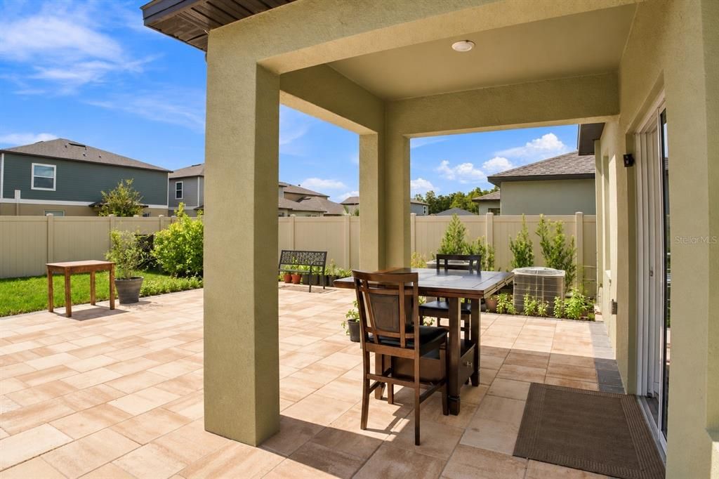For Sale: $499,999 (5 beds, 2 baths, 2896 Square Feet)