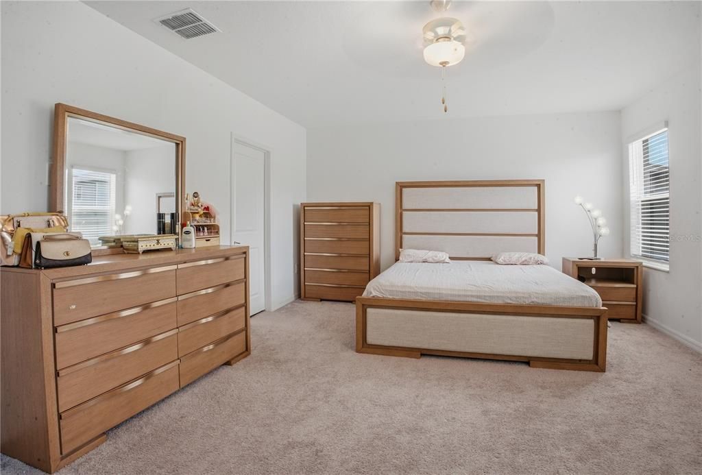 For Sale: $499,999 (5 beds, 2 baths, 2896 Square Feet)