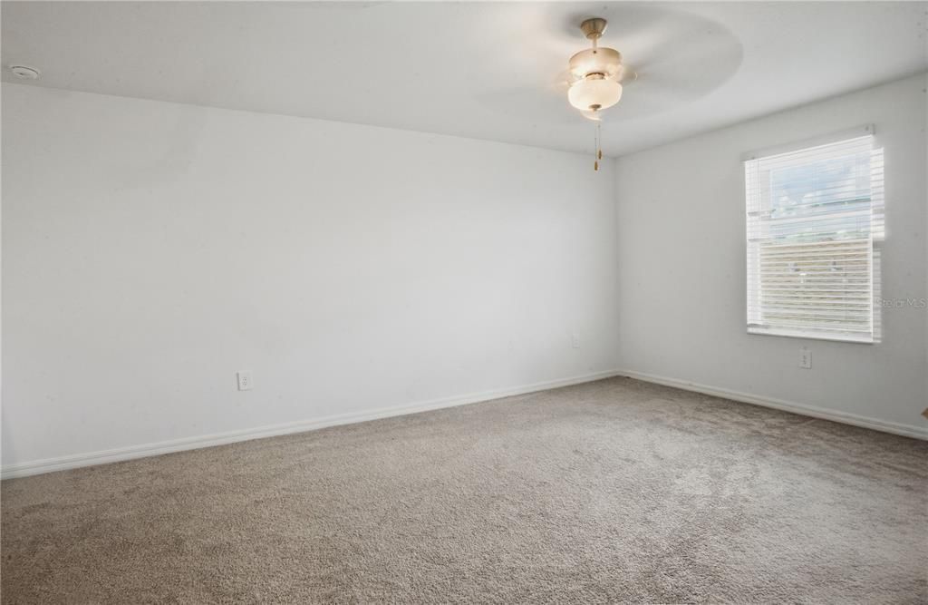 For Sale: $499,999 (5 beds, 2 baths, 2896 Square Feet)