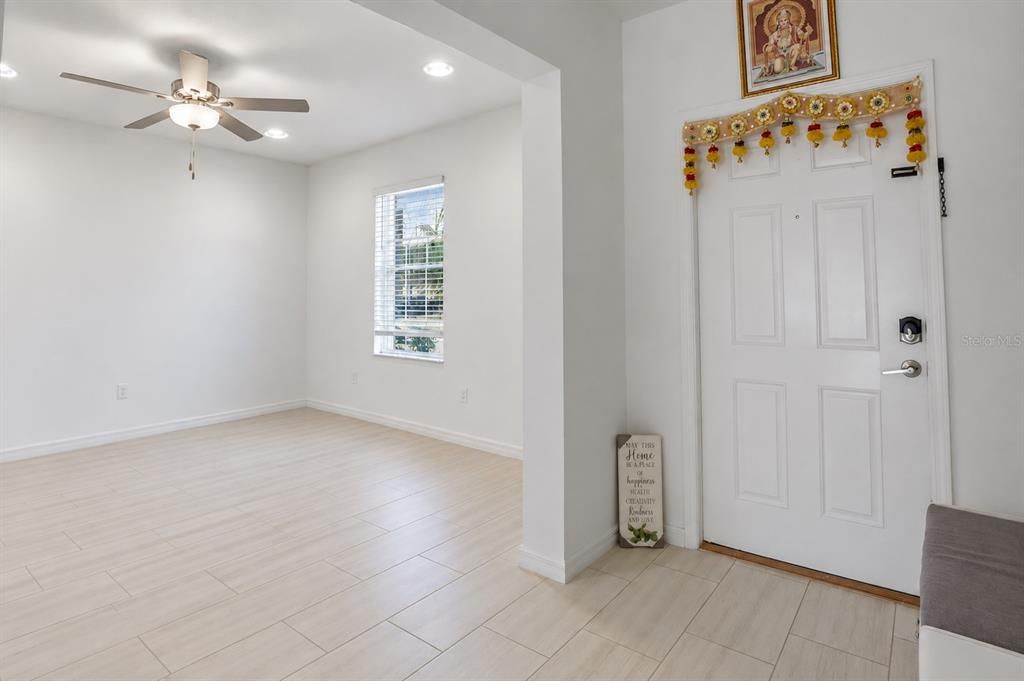 For Sale: $499,999 (5 beds, 2 baths, 2896 Square Feet)