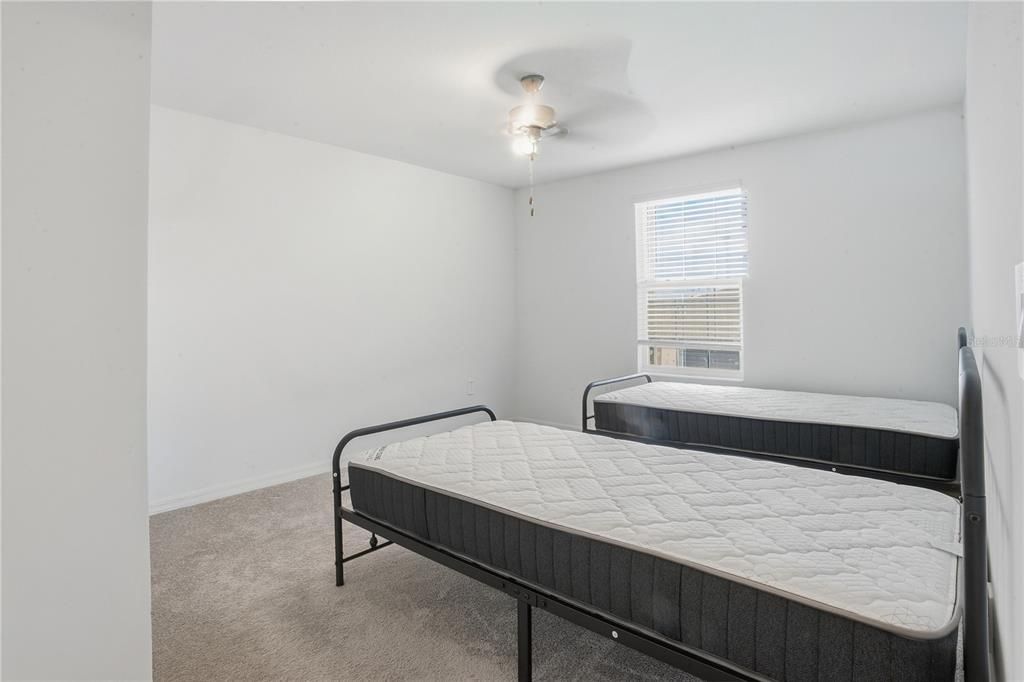 For Sale: $499,999 (5 beds, 2 baths, 2896 Square Feet)