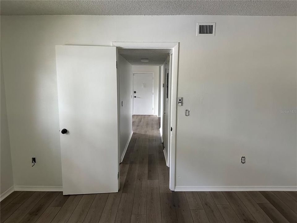 For Sale: $110,000 (2 beds, 1 baths, 826 Square Feet)
