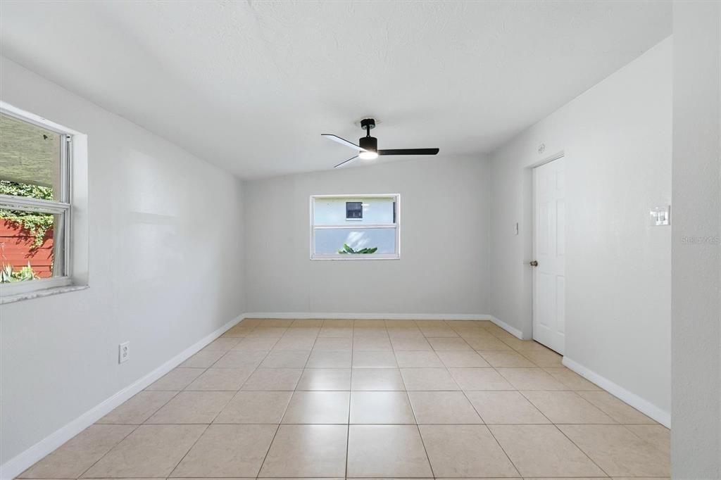 En Venta: $299,999 (3 camas, 2 baños, 1380 Pies cuadrados)