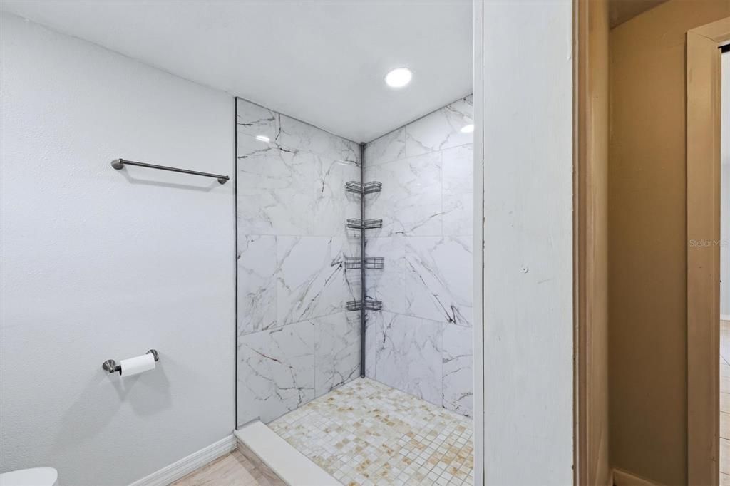 En Venta: $299,999 (3 camas, 2 baños, 1380 Pies cuadrados)