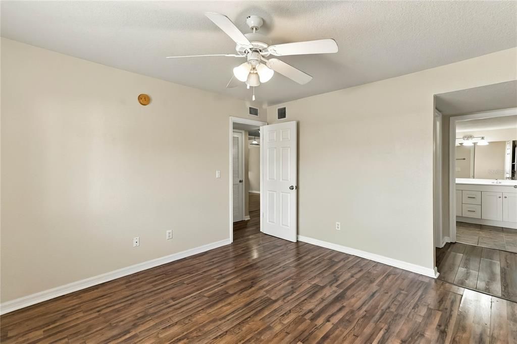 For Sale: $155,000 (2 beds, 2 baths, 1053 Square Feet)