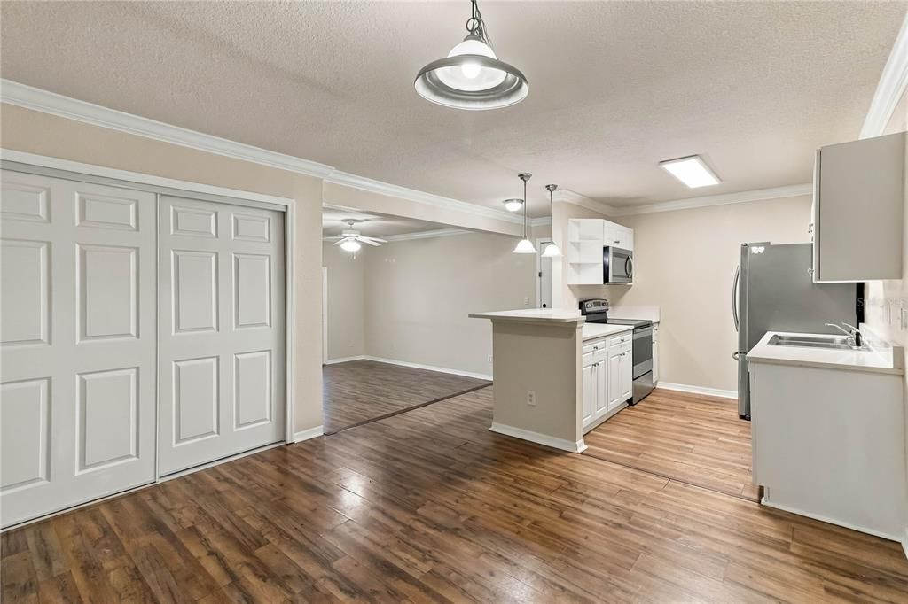 For Sale: $155,000 (2 beds, 2 baths, 1053 Square Feet)