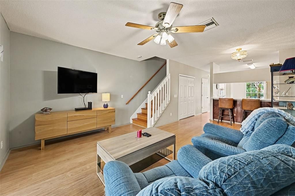 For Sale: $235,000 (2 beds, 2 baths, 1080 Square Feet)