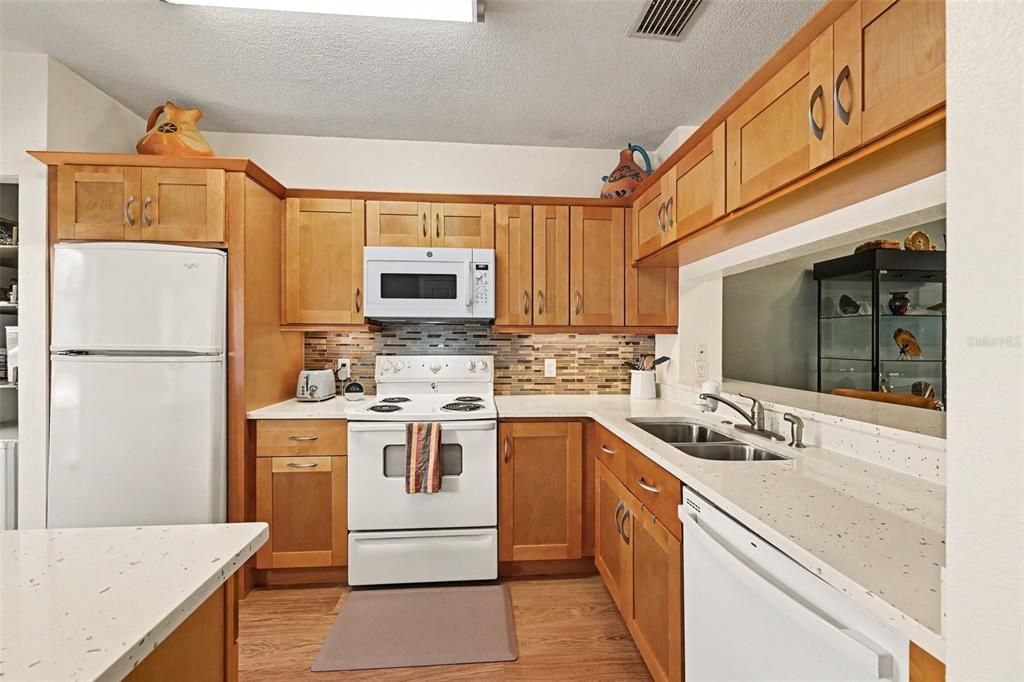 For Sale: $235,000 (2 beds, 2 baths, 1080 Square Feet)