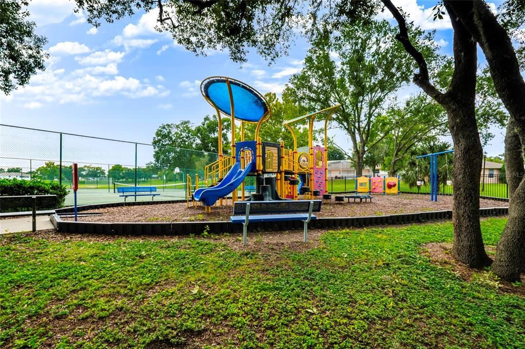 На продажу: $415,000 (4 спален, 2 ванн, 1727 Квадратных фут)