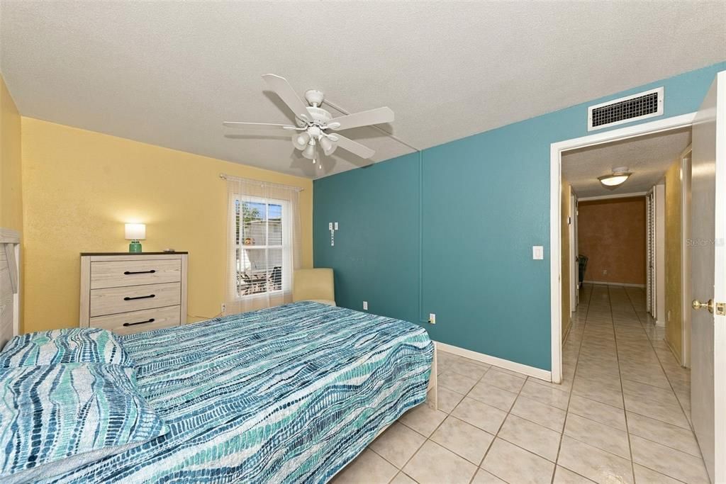 For Sale: $123,000 (2 beds, 1 baths, 813 Square Feet)