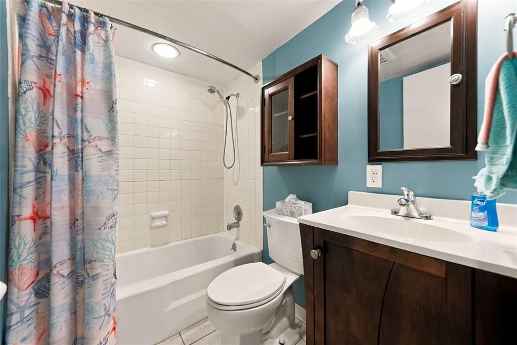 For Sale: $123,000 (2 beds, 1 baths, 813 Square Feet)