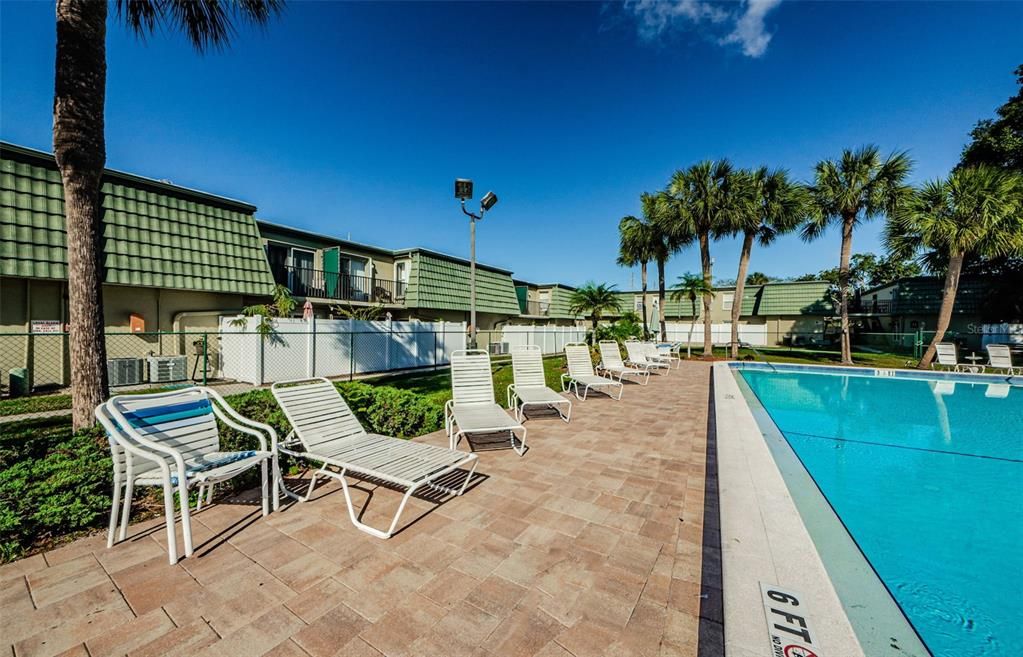 For Sale: $123,000 (2 beds, 1 baths, 813 Square Feet)