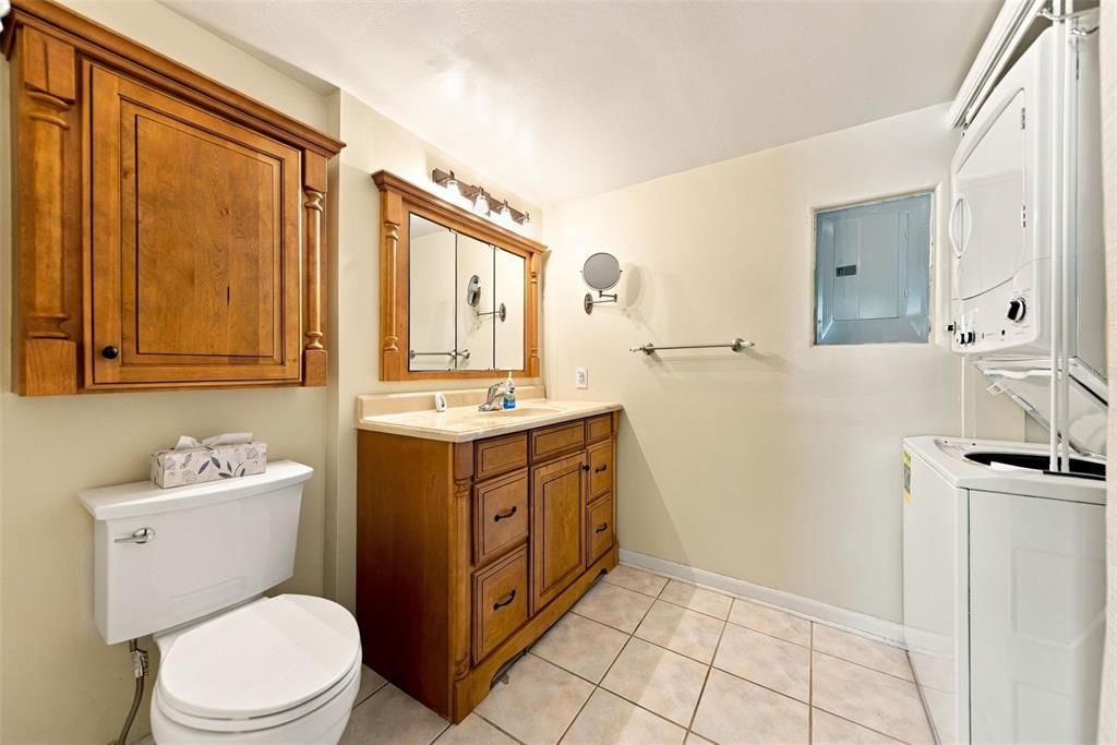 For Sale: $123,000 (2 beds, 1 baths, 813 Square Feet)