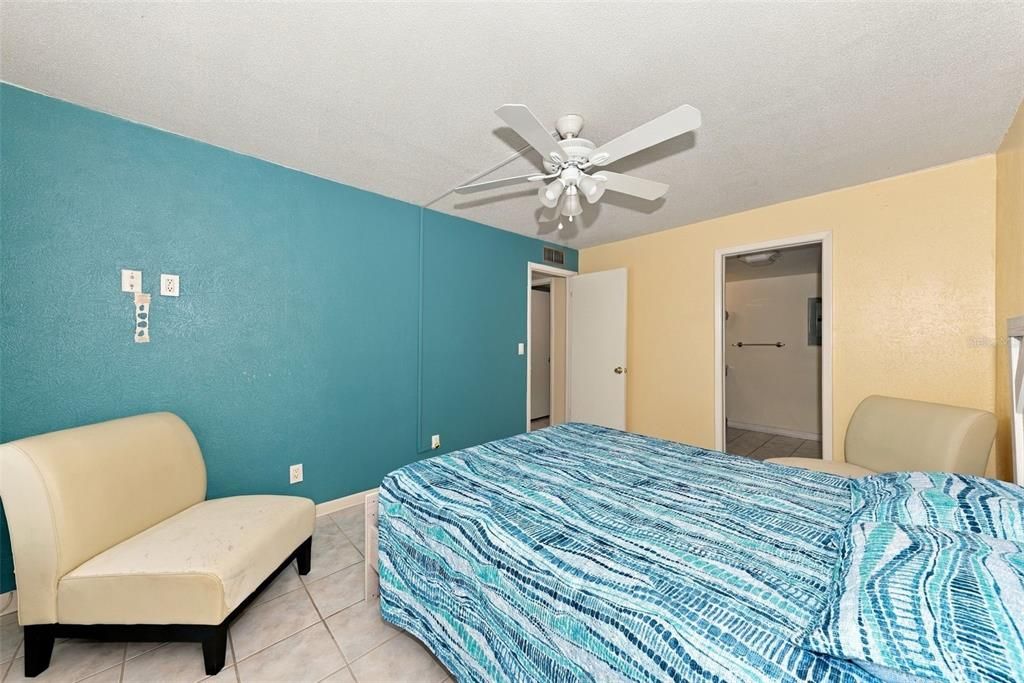 For Sale: $123,000 (2 beds, 1 baths, 813 Square Feet)