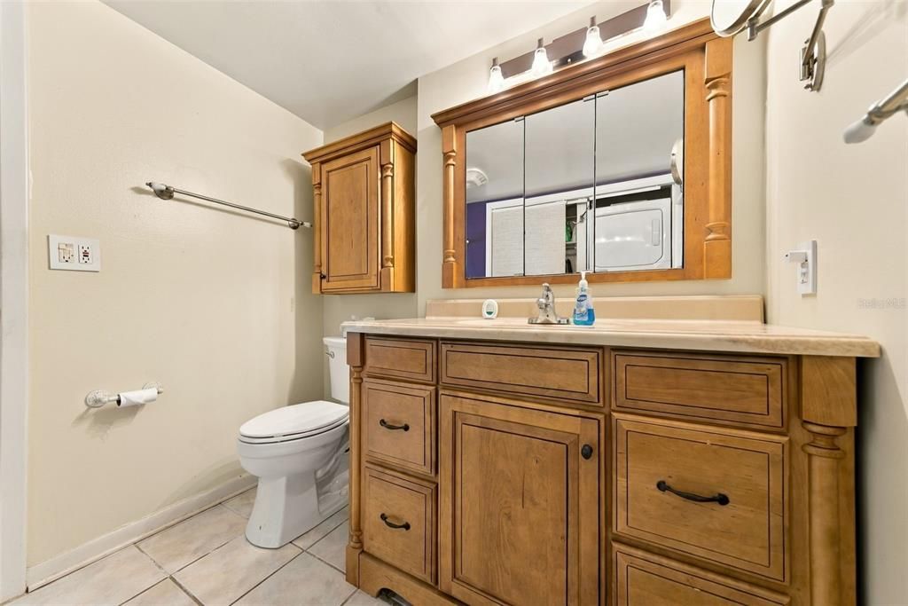 For Sale: $123,000 (2 beds, 1 baths, 813 Square Feet)