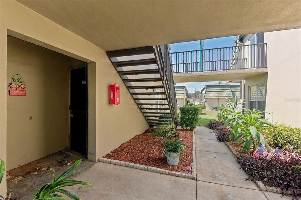 For Sale: $123,000 (2 beds, 1 baths, 813 Square Feet)