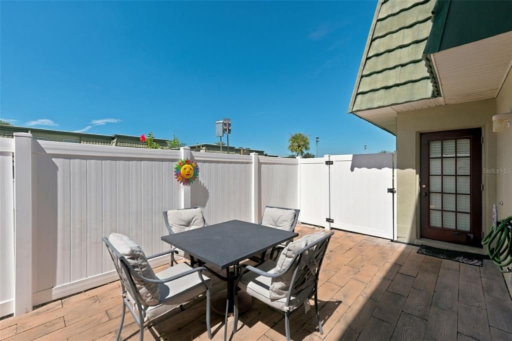 For Sale: $123,000 (2 beds, 1 baths, 813 Square Feet)