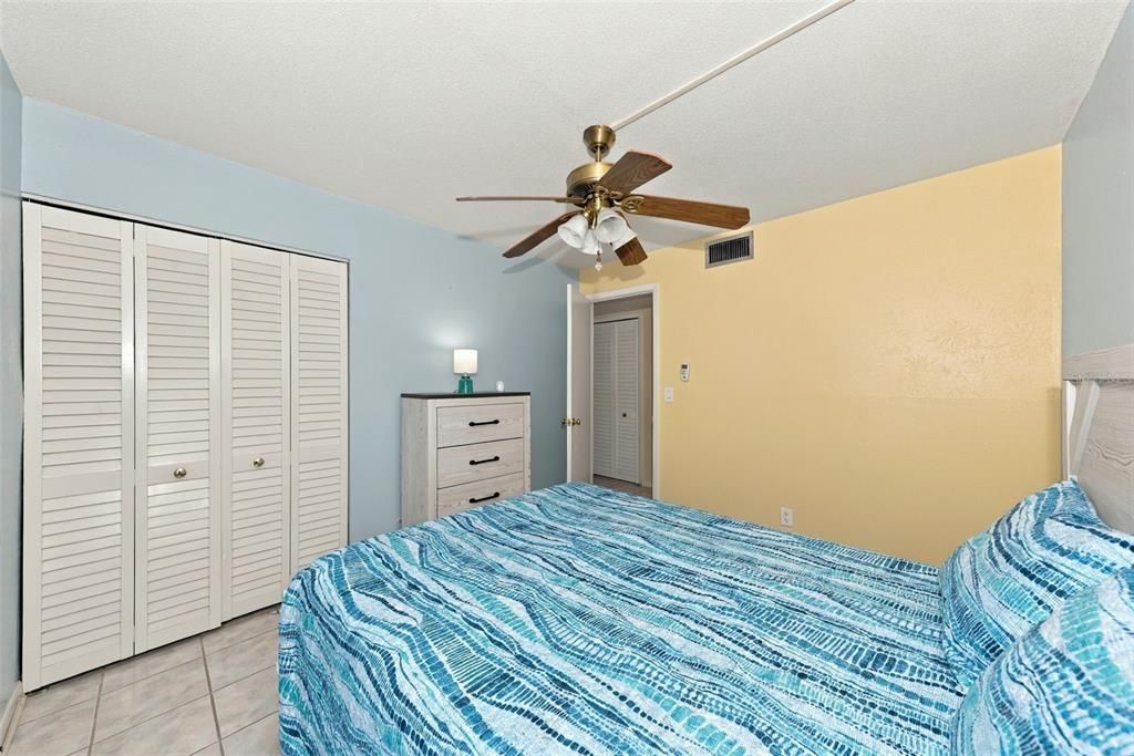 For Sale: $123,000 (2 beds, 1 baths, 813 Square Feet)