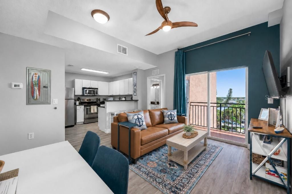For Sale: $575,000 (2 beds, 2 baths, 734 Square Feet)
