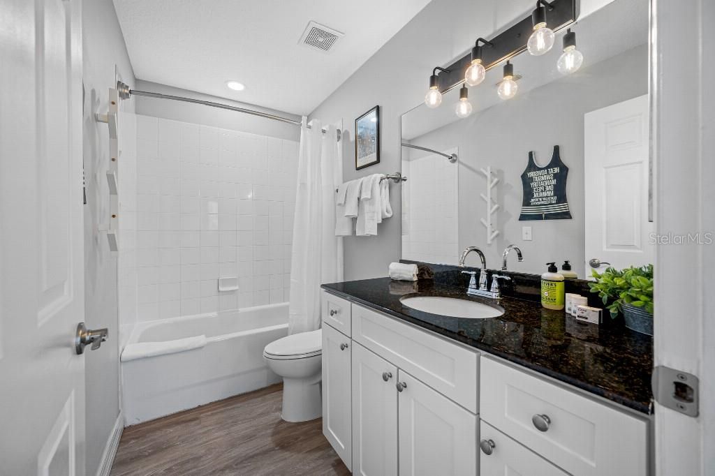 For Sale: $575,000 (2 beds, 2 baths, 734 Square Feet)