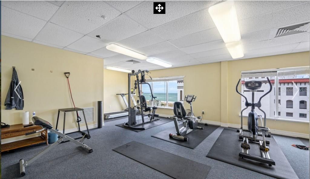 For Sale: $575,000 (2 beds, 2 baths, 734 Square Feet)