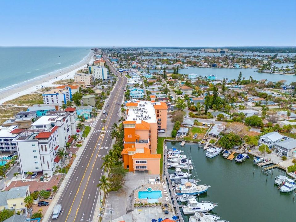 For Sale: $575,000 (2 beds, 2 baths, 734 Square Feet)