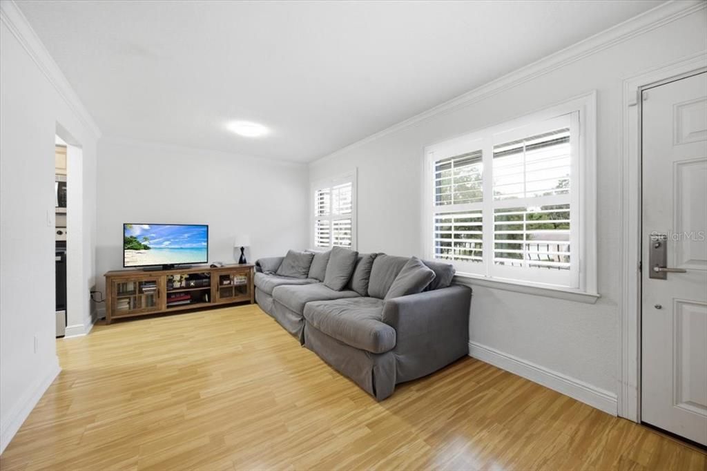 For Rent: $2,300 (2 beds, 1 baths, 709 Square Feet)