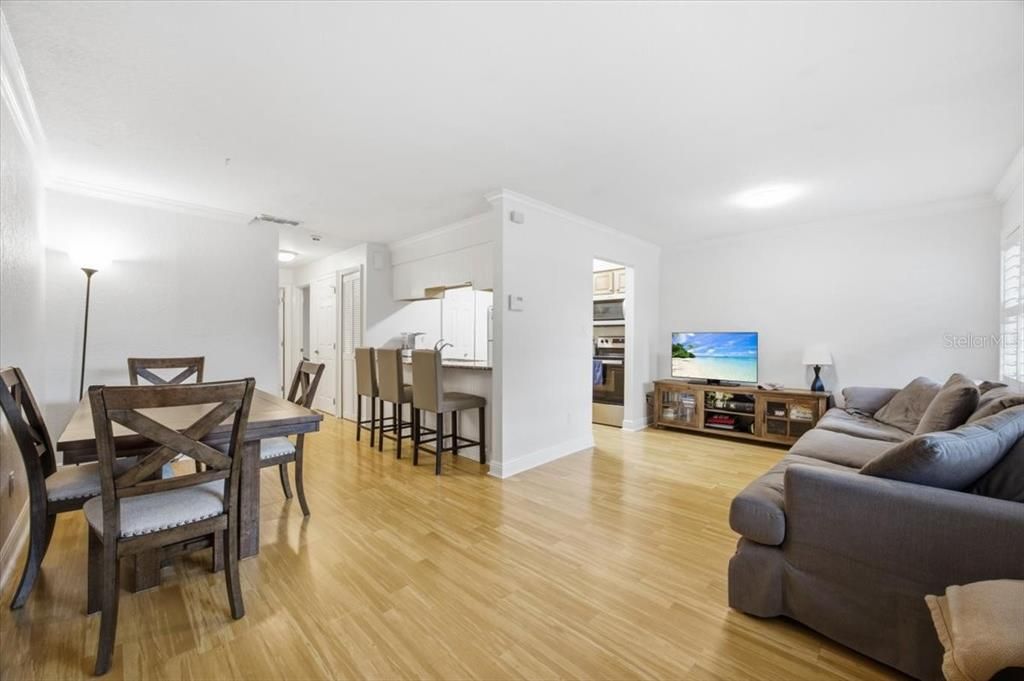 For Rent: $2,300 (2 beds, 1 baths, 709 Square Feet)