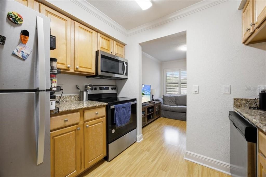 For Rent: $2,300 (2 beds, 1 baths, 709 Square Feet)