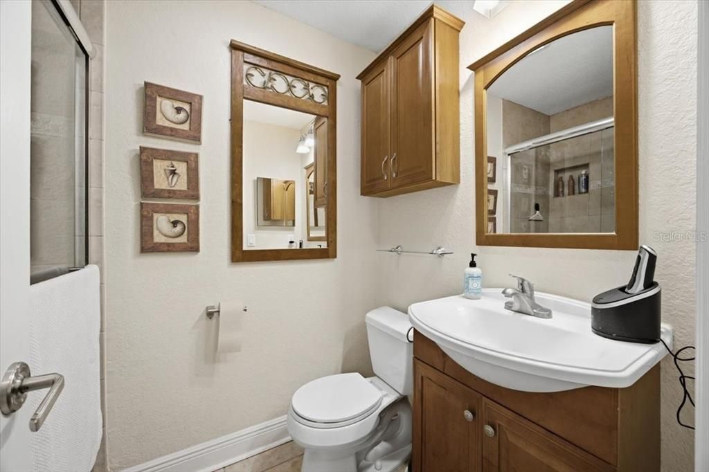 For Rent: $2,300 (2 beds, 1 baths, 709 Square Feet)